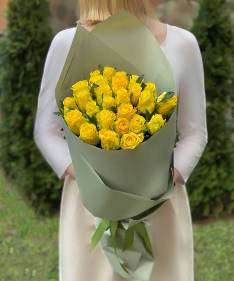 bouquet of 25 yellow roses in packaging