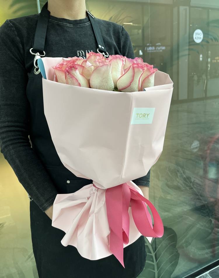 Bouquet of 15 Jumilia Roses