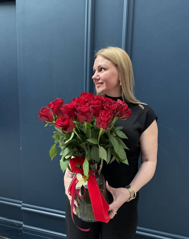 31 red roses in a vase