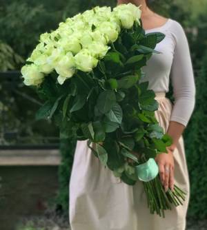 Букет из 51 белой розы премиум 80 см - flowers delivery Dubai