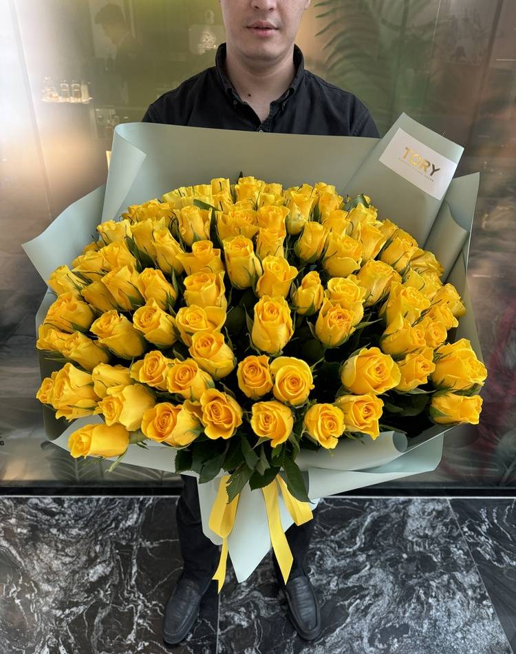 bouquet of 101 yellow roses