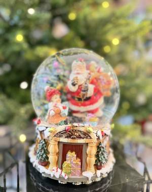 Music box/snowglobe santa poly /glass 20x16 cm - flowers delivery Dubai