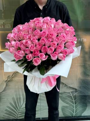 bouquet of 101 pink roses - flowers delivery Dubai