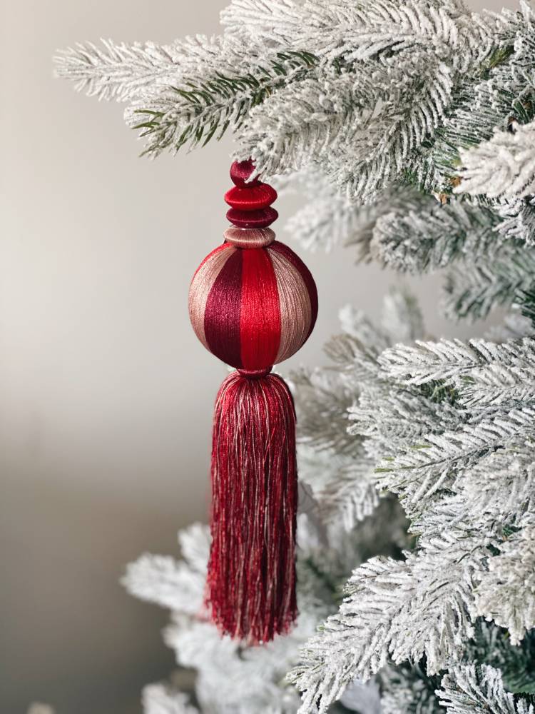 Christmas ball red/pink with tassel, 8 cm