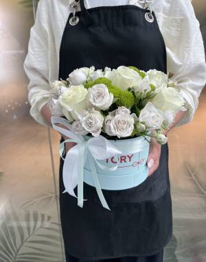 Quiet happiness - flowers delivery Dubai