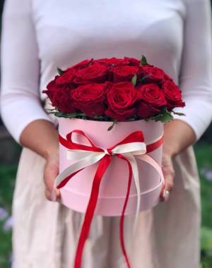 21 Red Roses in a Hatbox - flowers delivery Dubai