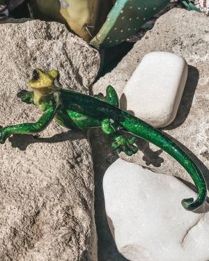 Statuette Lizard Charly green 18 cm - flowers delivery Dubai