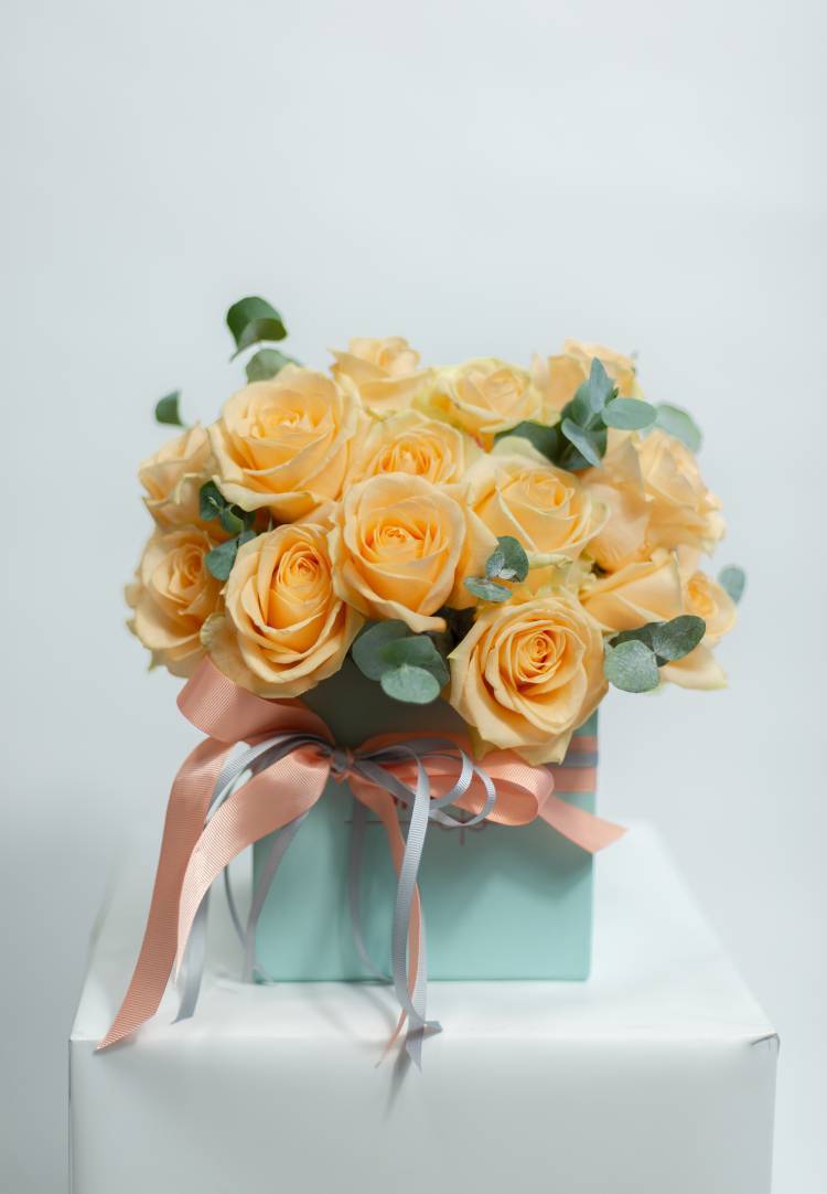 15 Peach Roses in a Square Box