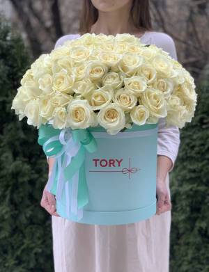 101 white roses in a Hat Box - flowers delivery Dubai