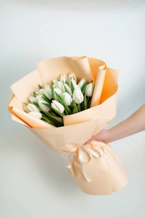 Bouquet of 25 White Tulips - flowers delivery Dubai