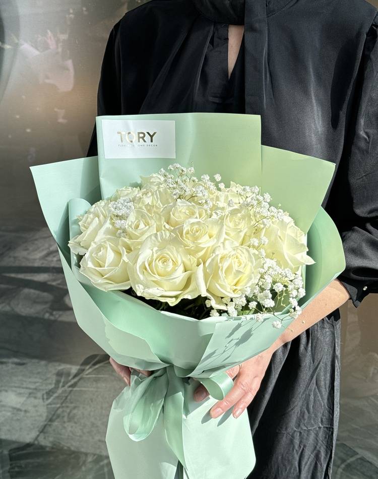 Bouquet of 21 white roses