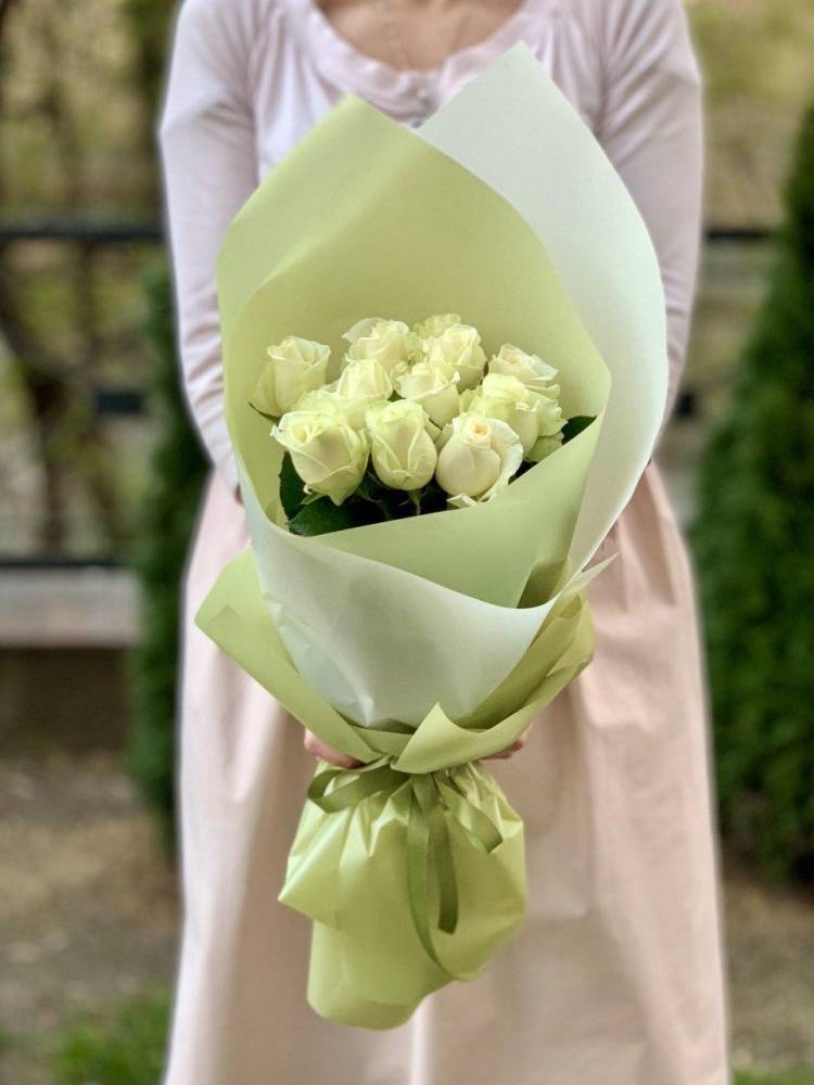 Bouquet of 11 White Roses